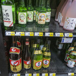 Hamilton Discount Wine & Liquor - 日本酒などのコーナーのほんの一部です。