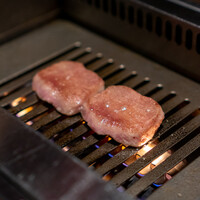 焼肉うしごろ 銀座並木通り店 - 究極の黒タン 厚切り