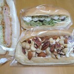 bakery&cafe +one - エビカツ260円&キャラメルこっぺ&抹茶クリームサンド