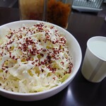 牛すじカレー 小さなカレー家 - コールスローW（100円）