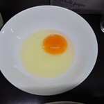 牛すじカレー 小さなカレー家 - 生玉子（50円）