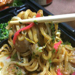 わ楽 - 太麺焼きそば  リフトアップ