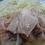 ラーメン二郎 - 1個目は野菜と一緒に