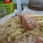 ラーメン二郎 - 2個目端豚