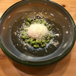 37+1 - 枝豆とチーズ、黒オリーブ、温玉を絡めて頂きます。
      お酒が進む♪