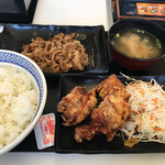 Yoshinoya - 牛皿・から揚げ定食767円