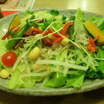 和食レストランとんでん - 12種類の野菜と豆のサラダ67ｋｃａｌ（504円）
