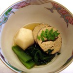 京料理 木乃婦 - 炊き合わせ・鯛の子、小芋、きぬさや、菊菜