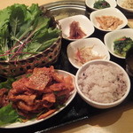 豚キムチサンパ定食 900円　