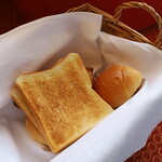 ANAクラウンプラザホテル - 朝食のパンのバスケット