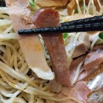 麺処 びぎ屋 - チャーシューリフト