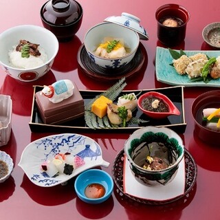 四季を感じる松廼家の懐石は結納や記念日にも。