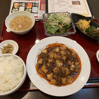 中国料理 かなめ - Aランチ（辛味なし麻婆豆腐→辛さ結構あり変更）
                      1100円（スープ、小菜、サラダ、漬物、ご飯お代わり自由）