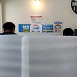 四川麻婆専家 辣辣 - ホワイトカラーのプラ版で飛沫防止(^^♪
