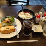 しゃんと - モーニングサービスB　650円　鉄板目玉焼き付き