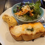 しゃんと - モーニングサービスアップ
甘いドレッシング野菜に合ってね〜
パンはチーズ載せたら間違いない美味しさだわなあ