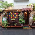 カフェ香咲 - カントリーな雰囲気が印象ある、店舗外観
            あいにくの雨だった。