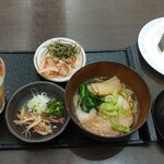 Verde - 素麺、塩ラーメン、肉じゃが、焼き魚