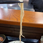 そば くら富 - 一寸（3㎝）30本以上、素麺のような細い蕎麦切りは長く繋がり切れない、まさに神業