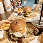 29LaB BURGER - 29LaB特製ハンバーガーセット　950円
      テリタマバーガーセット　1,250円