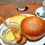 ナッツキッチン - イングリッシュマフィン ハチミツ付き