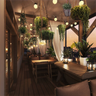 雰囲気のいい窓際のお席でお食事いただけます。