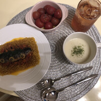 ラ・ボンヌターブル - 