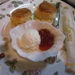 紅茶の店 ARIEL - クリームセットのスコーン