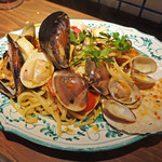 貝とトマトのリングイネ