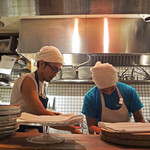 トラットリア・築地パラディーゾ - 厨房はオトコの世界