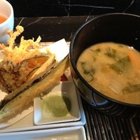 やさい家めい 表参道ヒルズ本家 - 野菜の天ぷらと味噌汁