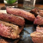 もつ焼 まるい - 火を通してもレバの癖を感じない。すごい。