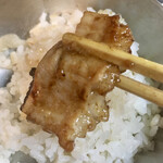 ホルモンまさる  - 焼き上がったシマチョウ