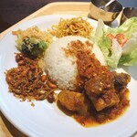 MONGGO MORO - 今日は牛の軟骨の料理・kikilをメインに