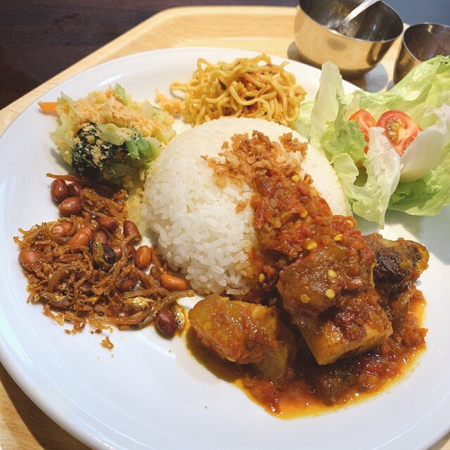 Monggo Moro モンゴモロ 新宿御苑前 インドネシア料理 食べログ