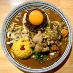 吉田カレー  - ミックス辛口多め 小・豚・チーズ・アチャール・ポテトサラダ・鶏皮のアチャール
      