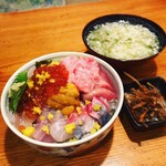 魚屋きいもん - 海鮮丼に追加のお味噌汁