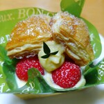 洋菓子倶楽部 KAREN - イチゴたっぷりのミルフィーユ