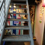 タイの食卓 クルン・サイアム - ２F。この階段の裏が入口です。若干、分かりにくい（笑）。