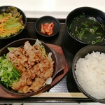 肉まる商店 - 「牛カルビ焼肉定食」770円