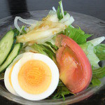 わいず - サラダはフレッシュ野菜サラダをチョイス