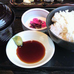 わいず - ご飯とみそ汁にワサビ醤油