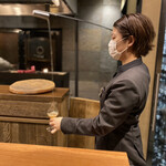 アカ - 訓練を重ねた末の見事なパフォーマンス^ ^