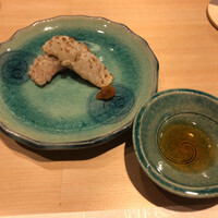 鮨 権左衛門 - 師崎 鱧(700g)焼き霜
                      →これは美味しい！火入れの加減もバッチリで甘みのある旨味が素晴らしかった♪梅肉も柔らかな酸味に抑えられていて一仕事が窺えます。