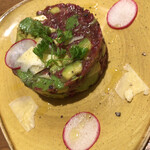 ワインとお料理 ことり - 馬肉とアボカドのタルタル