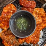 焼肉 牛猿 - ホルモンタレ盛り合わせ