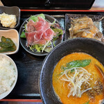 センバ商店 - 【土日限定】坦々麺set(サラダ、あんかけ揚げ餃子)