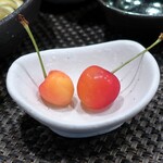 ぼちぼち - デザートのサクランボ