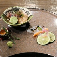 渋谷 三心 - 赤身 山かけ うずら卵黄醤油漬け、白身 焼霜 酢橘唐墨がけ
