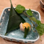 昇六 - 芋の酢味噌と葉の包み